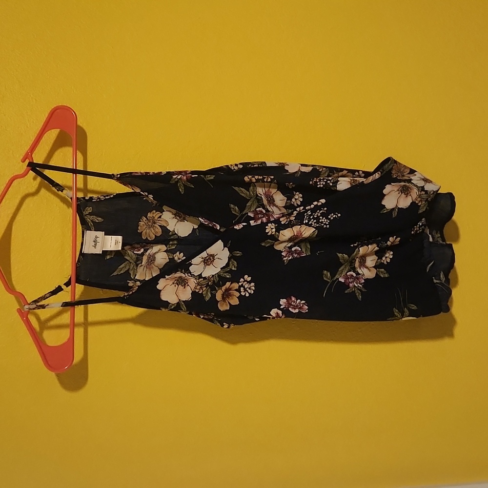 Daytrip navy floral top size small